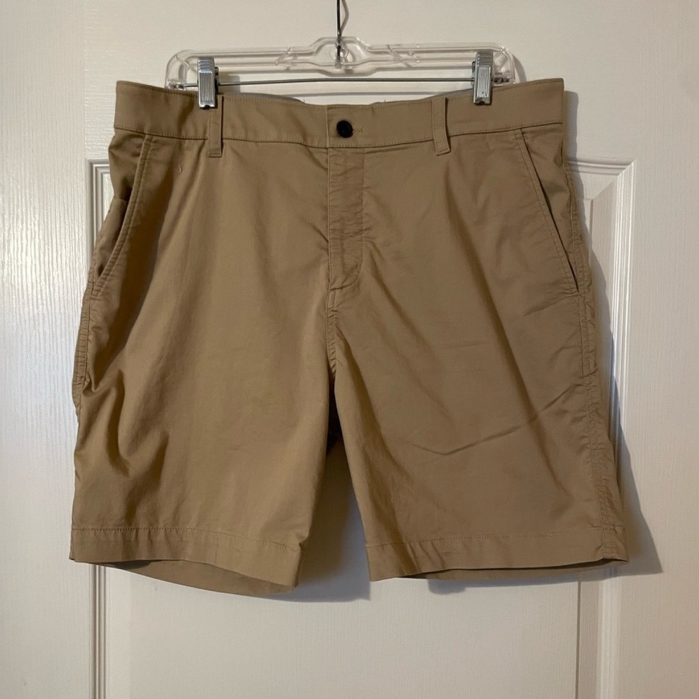 Nike Shorts Men’s Sz 35 Beige Dri-Fit UV Golf Chino 7” grip waist